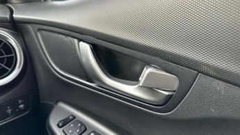 Hyundai KONA 39kWh SE Connect SUV 5dr Electric Auto (10.5kW Charger) (136 ps)