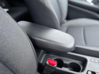 Toyota Yaris 1.5 VVT-h Design E-CVT Euro 6 (s/s) 5dr