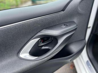 Toyota Yaris 1.5 VVT-h Design E-CVT Euro 6 (s/s) 5dr