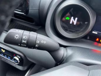 Toyota Yaris 1.5 VVT-h Design E-CVT Euro 6 (s/s) 5dr