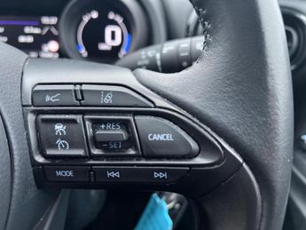 Toyota Yaris 1.5 VVT-h Design E-CVT Euro 6 (s/s) 5dr