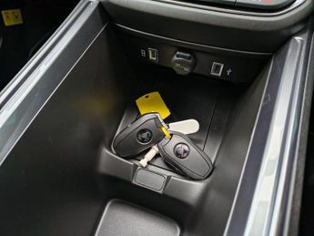 Abarth 600e 54kWh SUV 5dr Electric Auto (240 ps)