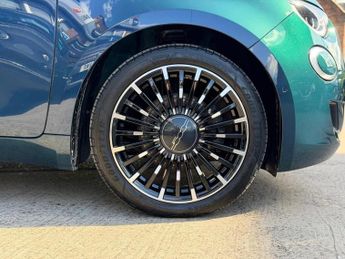Fiat 500e 42kWh La Prima Hatchback 3dr Electric Auto (118 ps)