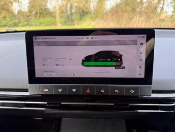 MG MG4 64kWh Trophy Long Range Auto 5dr