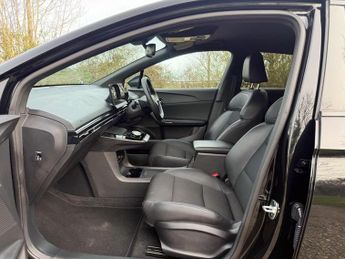 MG MG4 64kWh Trophy Long Range Auto 5dr