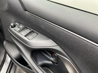 Toyota Yaris Excel Hev Cvt