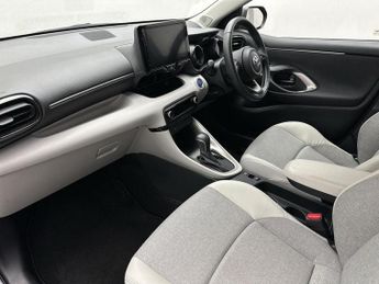 Toyota Yaris Excel Hev Cvt
