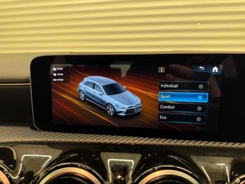Mercedes-Benz A Class 1.3 A180 SE (Executive) Hatchback 5dr Petrol 7G-DCT | Full Servi