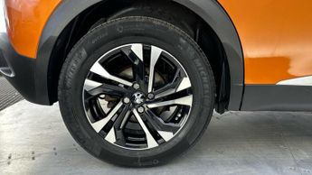 Peugeot E-2008 50kWh Allure Premium SUV 5dr Electric Auto (136 ps)