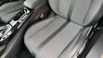 Peugeot E-2008 50kWh Allure Premium SUV 5dr Electric Auto (136 ps)