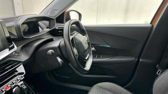 Peugeot E-2008 50kWh Allure Premium SUV 5dr Electric Auto (136 ps)