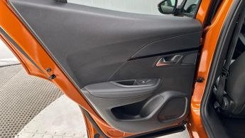 Peugeot E-2008 50kWh Allure Premium SUV 5dr Electric Auto (136 ps)