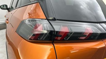 Peugeot E-2008 50kWh Allure Premium SUV 5dr Electric Auto (136 ps)