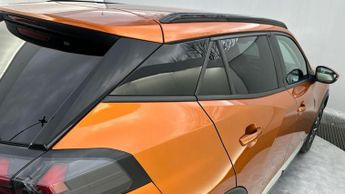 Peugeot E-2008 50kWh Allure Premium SUV 5dr Electric Auto (136 ps)