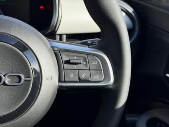Fiat 600e 54kWh La Prima SUV 5dr Electric Auto (156 ps)