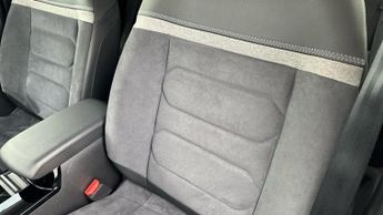 Citroen e-C4 50kWh e-series Hatchback 5dr Electric Auto (7.4kW Charger) (136 