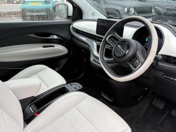 Fiat 500e 42kWh La Prima Hatchback 3dr Electric Auto (118 ps)