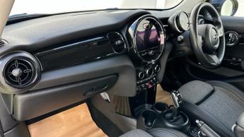Mini Hatch 1.5 Cooper Classic Hatchback 5dr Petrol Steptronic Euro 6 (s/s) 