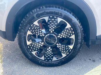 Fiat 600e 54kWh La Prima Auto 5dr