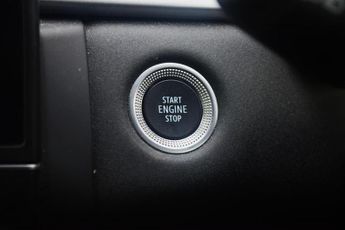 Renault Captur 1.6 E-TECH evolution SUV 5dr Petrol Hybrid Auto Euro 6 (s/s) (14