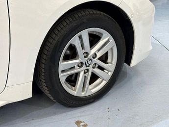 Toyota COROLLA 2.0 VVT-i Hybrid Icon Tech 5dr CVT