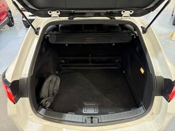 Toyota COROLLA 2.0 VVT-i Hybrid Icon Tech 5dr CVT