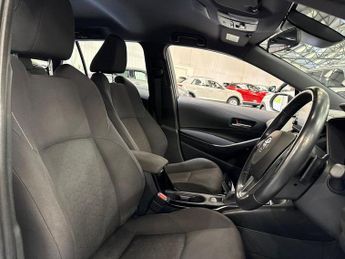 Toyota COROLLA 2.0 VVT-i Hybrid Icon Tech 5dr CVT