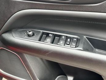 Jeep Compass 1.5 T4 e-Hybrid MHEV Altitude DCT FWD Euro 6 (s/s) 5dr