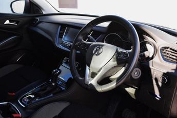 Vauxhall Grandland X 1.2 Turbo Business Edition Nav SUV 5dr Petrol Auto Euro 6 (s/s) 