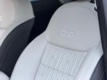 Fiat 500e 42kWh La Prima Hatchback 3dr Electric Auto (118 ps)