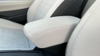 Fiat 500e 42kWh La Prima Hatchback 3dr Electric Auto (118 ps)