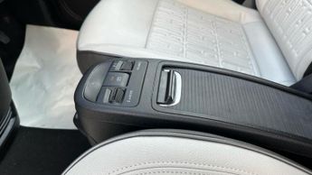 Fiat 500e 42kWh La Prima Hatchback 3dr Electric Auto (118 ps)