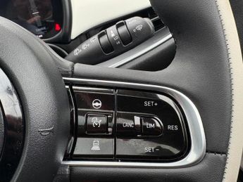 Fiat 500e 42kWh La Prima Hatchback 3dr Electric Auto (118 ps)