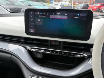 Fiat 500e 42kWh La Prima Hatchback 3dr Electric Auto (118 ps)