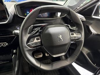 Peugeot 208 1.2 PureTech 100 Allure Premium + 5dr EAT8