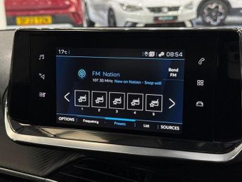 Peugeot 208 1.2 PureTech 100 Allure Premium + 5dr EAT8