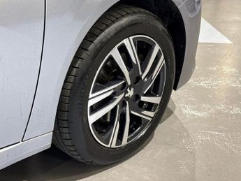 Peugeot 208 1.2 PureTech 100 Allure Premium + 5dr EAT8