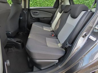 Toyota Yaris 1.5 VVT-h Icon Tech Hatchback 5dr Petrol Hybrid E-CVT Euro 6 (s/