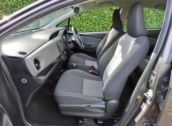 Toyota Yaris 1.5 VVT-h Icon Tech Hatchback 5dr Petrol Hybrid E-CVT Euro 6 (s/
