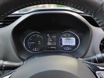 Toyota Yaris 1.5 VVT-h Icon Tech Hatchback 5dr Petrol Hybrid E-CVT Euro 6 (s/