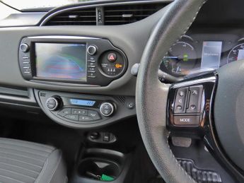 Toyota Yaris 1.5 VVT-h Icon Tech Hatchback 5dr Petrol Hybrid E-CVT Euro 6 (s/