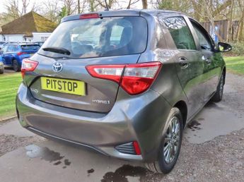 Toyota Yaris 1.5 VVT-h Icon Tech Hatchback 5dr Petrol Hybrid E-CVT Euro 6 (s/