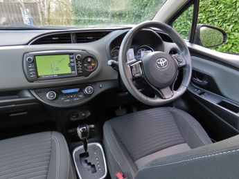 Toyota Yaris 1.5 VVT-h Icon Tech Hatchback 5dr Petrol Hybrid E-CVT Euro 6 (s/