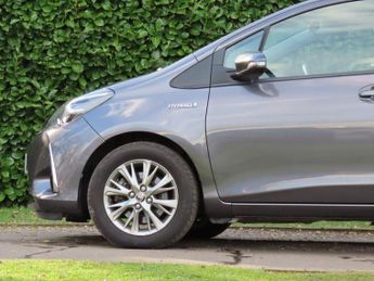 Toyota Yaris 1.5 VVT-h Icon Tech Hatchback 5dr Petrol Hybrid E-CVT Euro 6 (s/