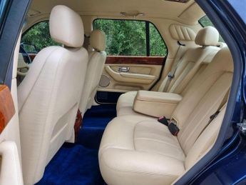 Bentley Arnage 6.8 R Saloon 4dr Petrol Automatic (495 g/km 400 bhp)