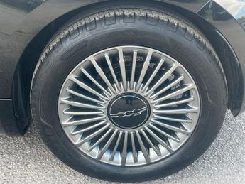 Fiat 500e 42kWh Icon Auto 3dr