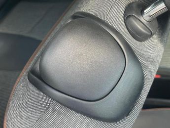 Fiat 500e 42kWh Icon Auto 3dr