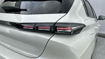 Peugeot 308 1.2 PureTech Allure Premium Hatchback 5dr Petrol EAT Euro 6 (s/s