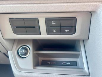 MAN TGE 2.0 BiTurbo 3180d Auto 4WD Standard Medium Roof Euro 6 (s/s) 5dr