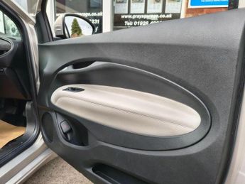 Fiat 500e 42kWh Giorgio Armani Auto 3dr